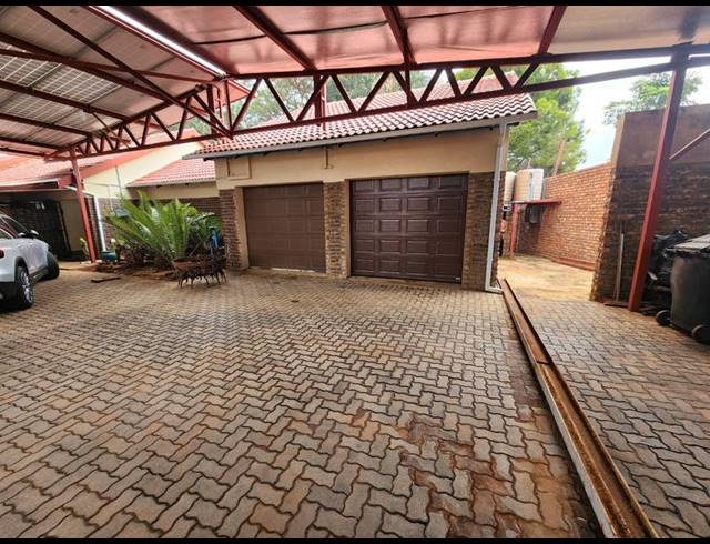 4 BEDROOM HOUSE FOR SALE IN SINOVILLE